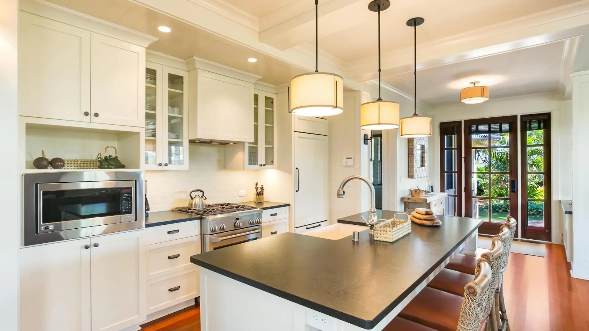 Spacious 3 Bed 3.5 Bath Cottage In Poipu Koloa